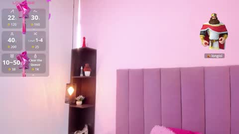 Snapshot of hoollyhendrix chatting on 29, 10, 2025 holly online show from 29, 10, 2025