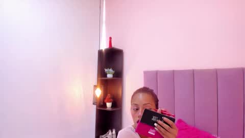 Snapshot of hoollyhendrix chatting on 10, 11, 2025 holly online show from 10, 11, 2025