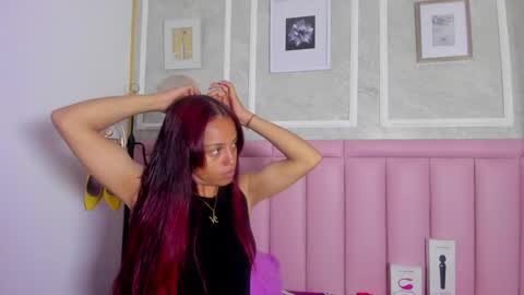 Snapshot of hoollyhendrix chatting on 13, 1, 2026 holly online show from 13, 1, 2026