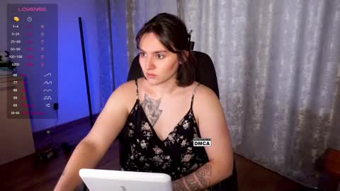 Snapshot of hoot_owl_cb chatting on 27, 10, 2025 Karina online show from 27, 10, 2025