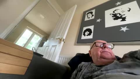 Snapshot of horny_147 chatting on 15, 4, 2026 Cum suck Me off online show from 15, 4, 2026