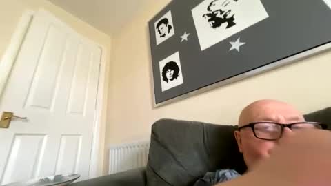 Snapshot of horny_147 chatting on 18, 4, 2026 Cum suck Me off online show from 18, 4, 2026