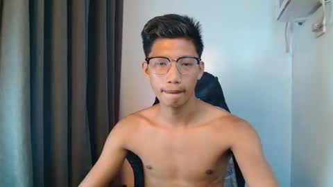 Snapshot of horny_asianmoreno chatting on 12, 9, 2025 ROGER online show from 12, 9, 2025