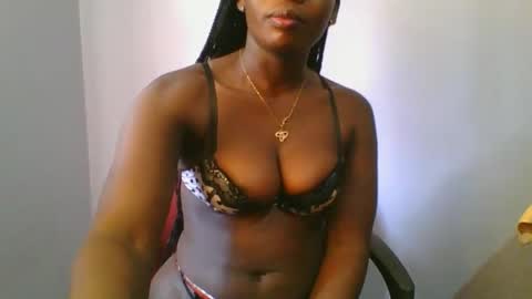 Snapshot of horny_hearts chatting on 5, 3, 2025 phanice online show from 5, 3, 2025