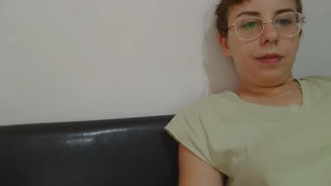 Snapshot of horny_hey chatting on 25, 9, 2025 Serena online show from 25, 9, 2025