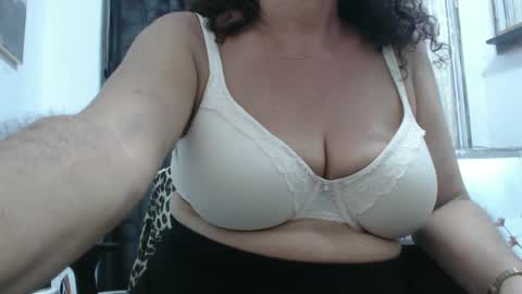 Snapshot of horny_mommy17 chatting on 12, 12, 2024 armina online show from 12, 12, 2024