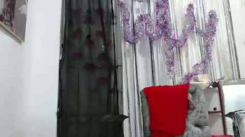 Snapshot of horny_mommy17 chatting on 16, 12, 2024 armina online show from 16, 12, 2024