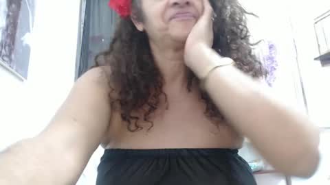 Snapshot of horny_mommy17 chatting on 2, 1, 2025 armina online show from 2, 1, 2025