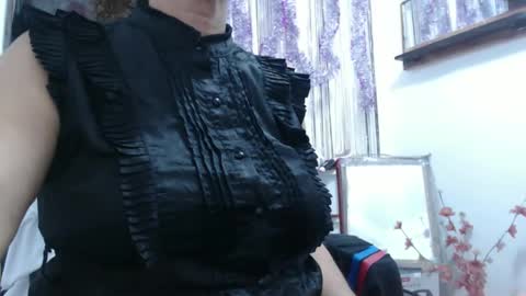 Snapshot of horny_mommy17 chatting on 6, 1, 2025 armina online show from 6, 1, 2025