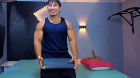 horny_nick18 online show from 9, 5, 2026