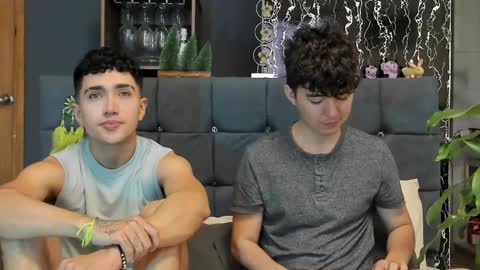 Alex and Camilo online show from 3, 2, 2025