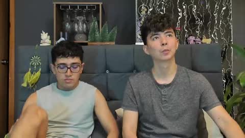 Alex and Camilo online show from 17, 2, 2025