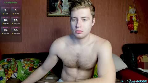 Snapshot of hornyblondieboyy chatting on 18, 10, 2025 Max online show from 18, 10, 2025