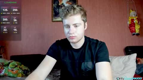 Snapshot of hornyblondieboyy chatting on 31, 10, 2025 Max online show from 31, 10, 2025