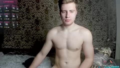 Snapshot of hornyblondieboyy chatting on 18, 12, 2025 Max online show from 18, 12, 2025