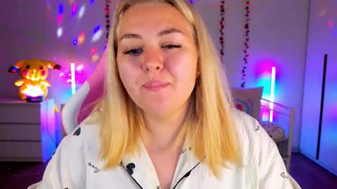 Snapshot of hornycakee chatting on 12, 9, 2025 HornyCakee online show from 12, 9, 2025