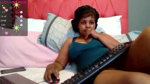 Snapshot of hornycougar82 chatting on 22, 12, 2024 Honeybaexx online show from 22, 12, 2024