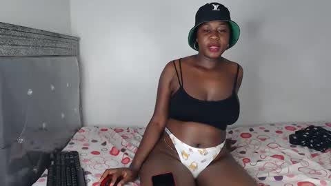 Snapshot of hornygal256 chatting on 3, 10, 2025 hornygal256 online show from 3, 10, 2025