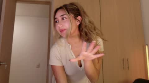 Holly  online show from 28, 5, 2026