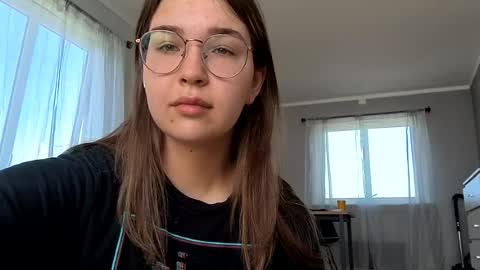Snapshot of hornykitty_x chatting on 10, 7, 2026 Alisa and Mike online show from 10, 7, 2026