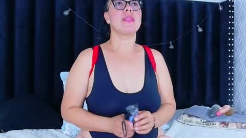 Snapshot of hornylatimommy chatting on 10, 1, 2026 Natasha online show from 10, 1, 2026