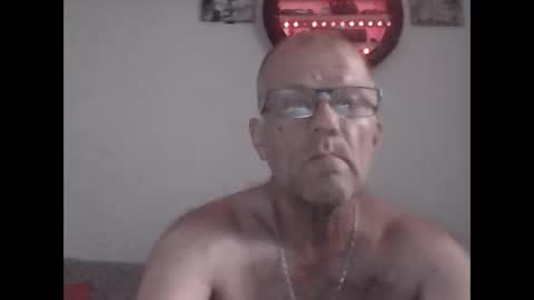Snapshot of hornymikesa chatting on 31, 12, 2024 HORNY MIKE online show from 31, 12, 2024