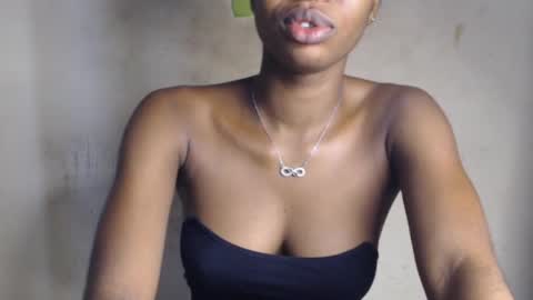 Snapshot of hornyslut_xx chatting on 14, 6, 2026 Bella online show from 14, 6, 2026