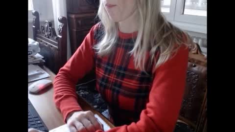 Snapshot of hornyssima chatting on 6, 11, 2025 Hornyssima online show from 6, 11, 2025