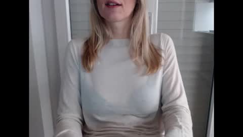 Snapshot of hornyssima chatting on 4, 12, 2025 Hornyssima online show from 4, 12, 2025