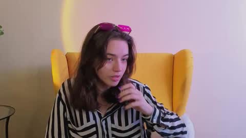 Snapshot of hortenciajenovese chatting on 2, 10, 2025 Mia online show from 2, 10, 2025