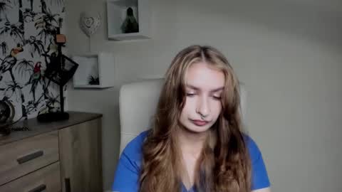 Snapshot of hot_1nina chatting on 7, 10, 2025 NINA online show from 7, 10, 2025