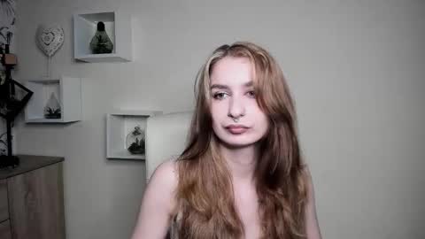 Snapshot of hot_1nina chatting on 13, 10, 2025 NINA online show from 13, 10, 2025