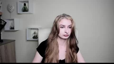 Snapshot of hot_1nina chatting on 14, 10, 2025 NINA online show from 14, 10, 2025