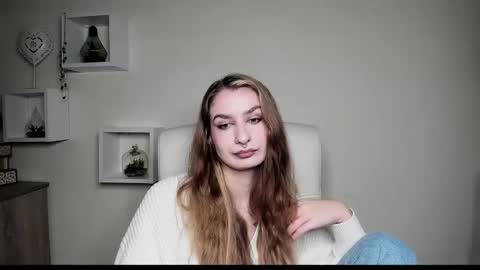 Snapshot of hot_1nina chatting on 28, 10, 2025 NINA online show from 28, 10, 2025