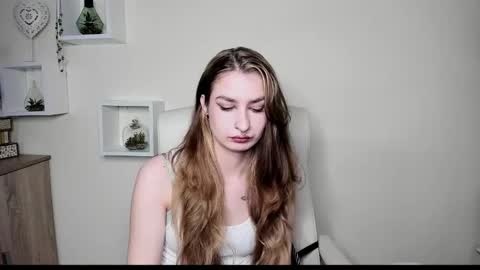 Snapshot of hot_1nina chatting on 5, 11, 2025 NINA online show from 5, 11, 2025