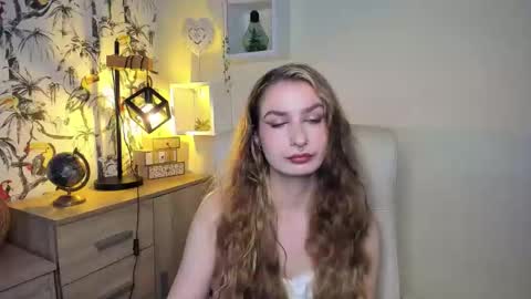 Snapshot of hot_1nina chatting on 6, 11, 2025 NINA online show from 6, 11, 2025