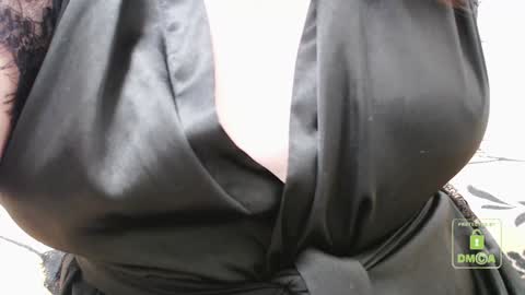 Snapshot of hot_and_pretty chatting on 5, 1, 2025 Lila online show from 5, 1, 2025