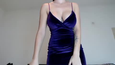 Snapshot of hot_angel94 chatting on 22, 11, 2025 Sarah online show from 22, 11, 2025