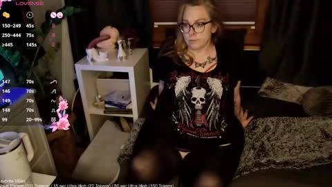 Snapshot of hot_beautiful_milf chatting on 11, 1, 2026 Joy online show from 11, 1, 2026