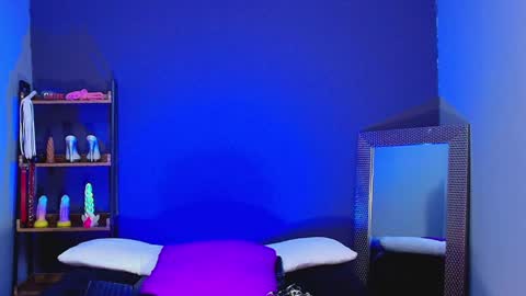 hot chocolate 4u online show from 4, 2, 2025