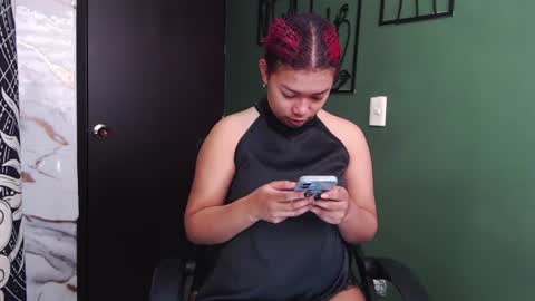 Snapshot of hot_chocolate_4u chatting on 5, 7, 2026 hot chocolate 4u online show from 5, 7, 2026