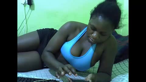 Snapshot of hot_girlly chatting on 28, 11, 2025 hot_girlly online show from 28, 11, 2025