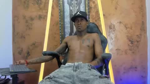 Snapshot of hot_golden_black chatting on 14, 9, 2025 hot_golden_black online show from 14, 9, 2025