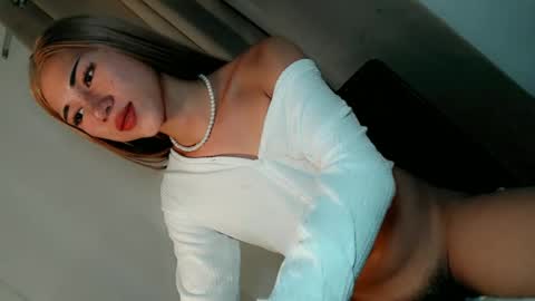 hot_little_angel18 online show from 13, 6, 2026