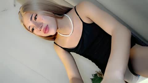 hot_little_angel18 online show from 15, 6, 2026