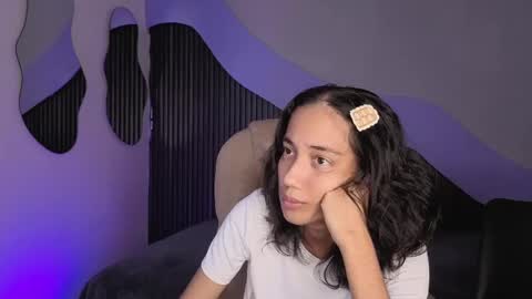 Snapshot of hot_little_bunny chatting on 27, 4, 2026 Alana online show from 27, 4, 2026