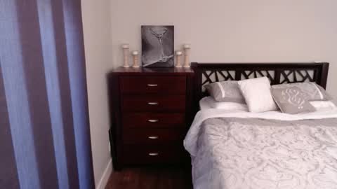 Rose Redwood online show from 28, 9, 2025