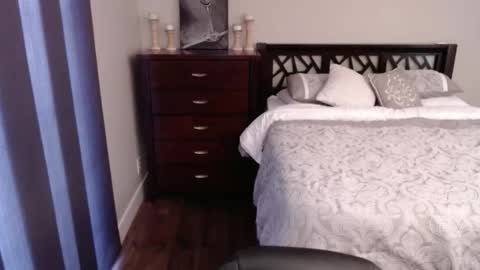 Rose Redwood online show from 2, 2, 2026