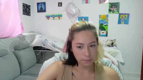 Snapshot of hot_mommymia chatting on 27, 4, 2026 Mia online show from 27, 4, 2026