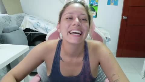 Snapshot of hot_mommymia chatting on 7, 5, 2026 Mia online show from 7, 5, 2026